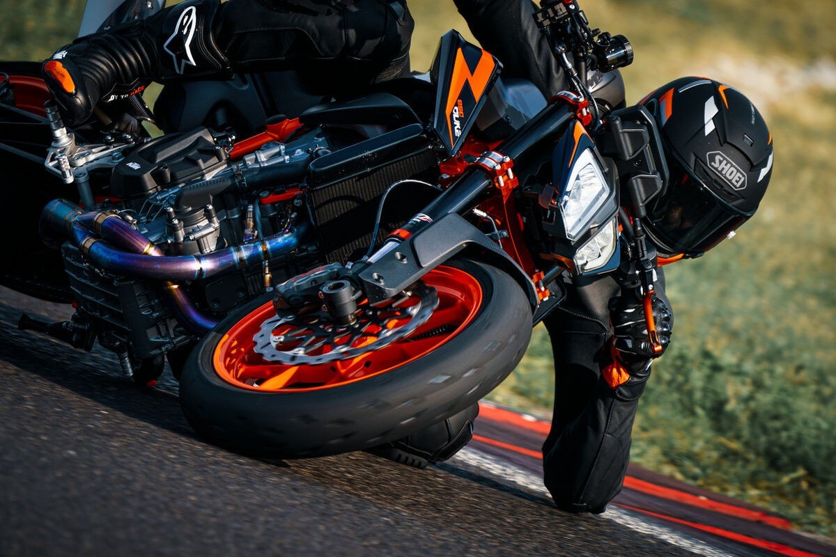 KTM: ecco la nuova 890 Duke R 